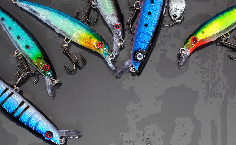 https://ultimate.fishing/wp-content/uploads/2017/12/bigstock-Colorful-Fishing-Lures-On-Blac-145720106-e1514526432381.jpg